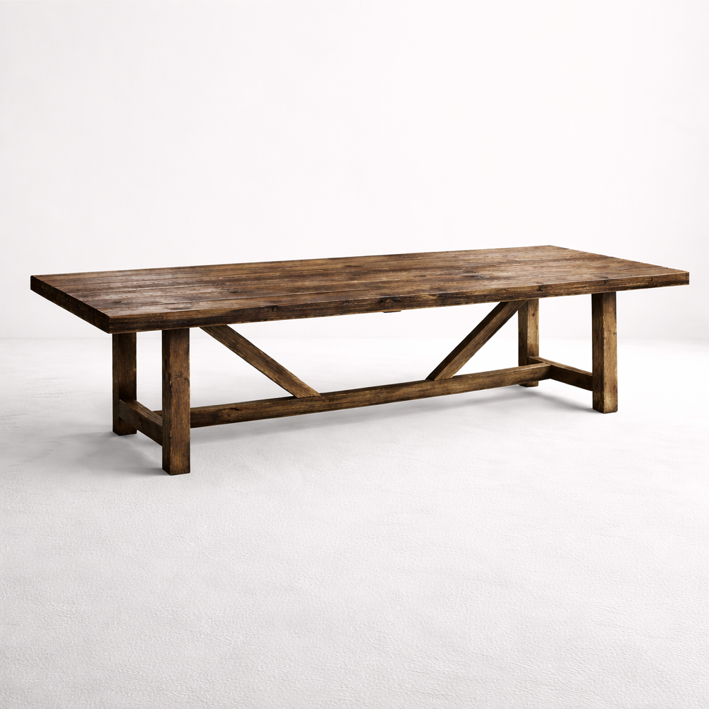 Table de ferme en bois massif, présentée seule sur fond blanc pour montrer sa structure et ses détails